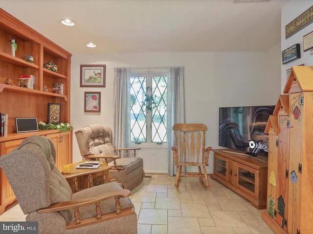  - sitting room featuring recessed lighting
