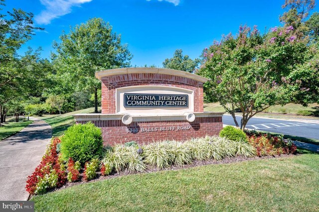 9822 White Oak Swamp Ct, Fredericksburg, VA 22407 - community sign with a yard
