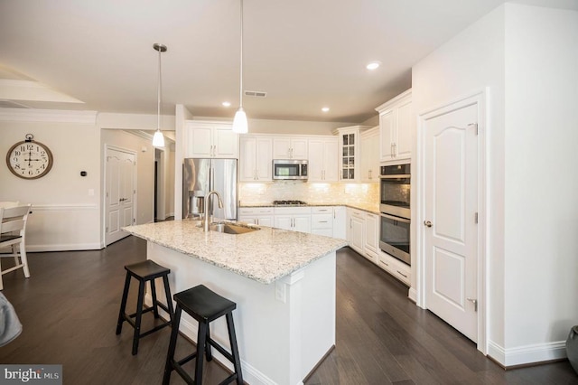 9822 White Oak Swamp Ct, Fredericksburg, VA 22407 - kitchen featuring a sink, stainless steel appliances, tasteful backsplash, dark wood-style floors, and recessed lighting