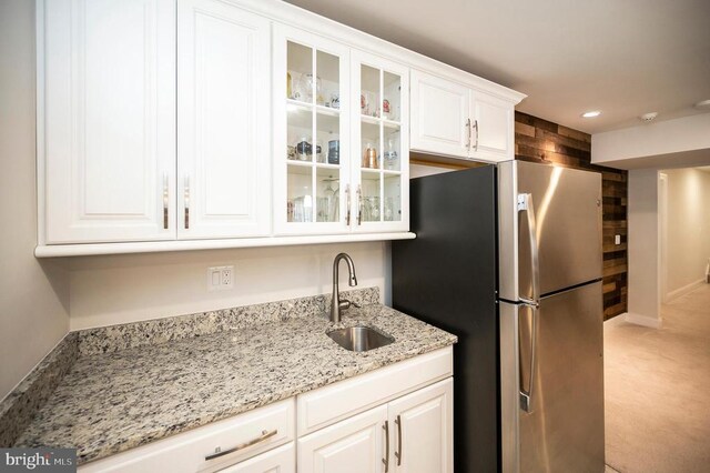9822 White Oak Swamp Ct, Fredericksburg, VA 22407 - kitchen with freestanding refrigerator, a sink, glass insert cabinets, white cabinetry, and recessed lighting