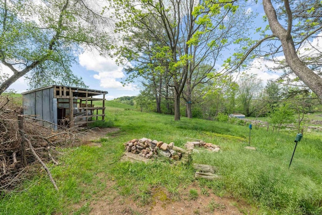 93 Eidson Creek Rd, Staunton, VA 24401 - view of yard featuring an outbuilding