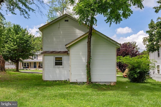 308 Virginia Ave, Mineral, VA 23117 - view of side of home with a yard