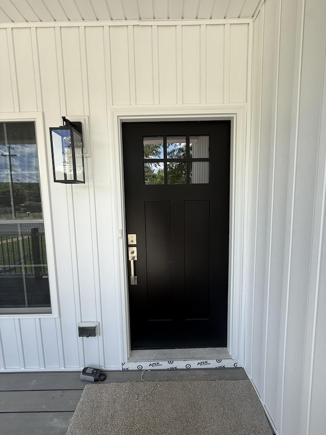 1526 2nd St, Waynesboro, VA 22980 - entrance to property with board and batten siding
