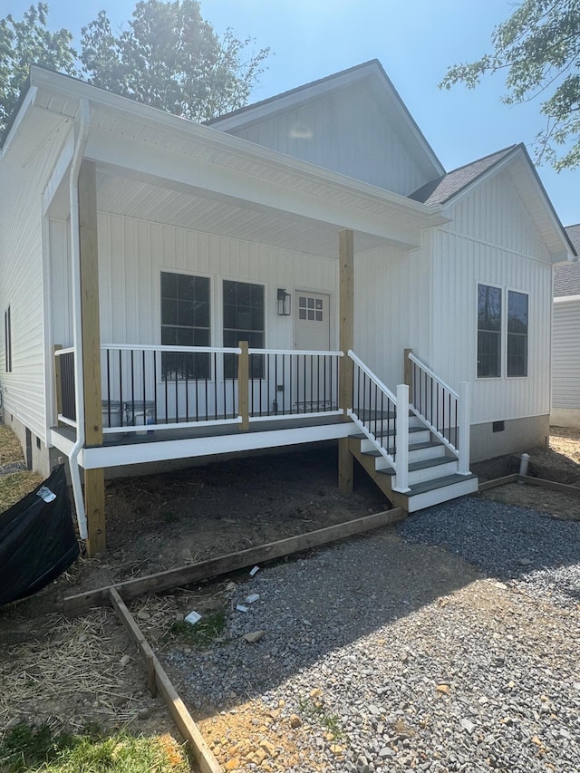 1526 2nd St, Waynesboro, VA 22980 - view of front of property with covered porch, crawl space, and roof with shingles