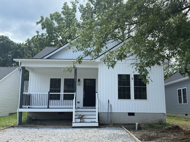 1526 2nd St, Waynesboro, VA 22980 - bungalow-style house with crawl space and covered porch