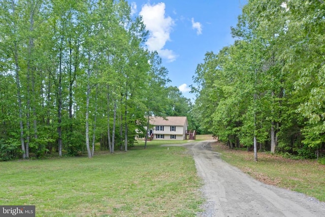 view of front facade with driveway and a front lawn