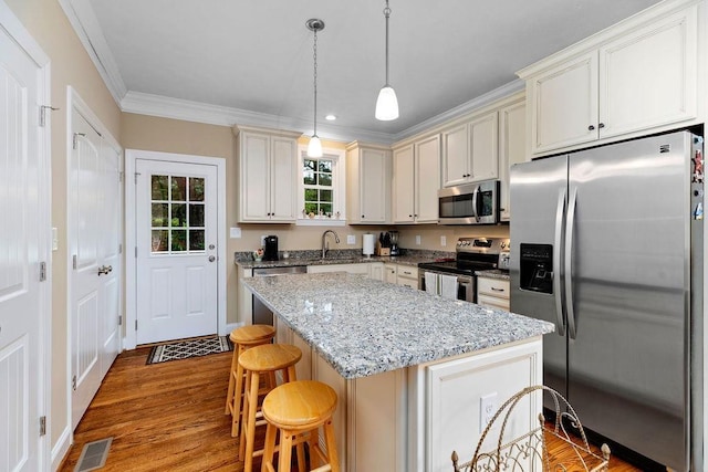 117 Villa View Dr, Staunton, VA 24401 - kitchen with appliances with stainless steel finishes, wood finished floors, ornamental molding, a center island, and a sink