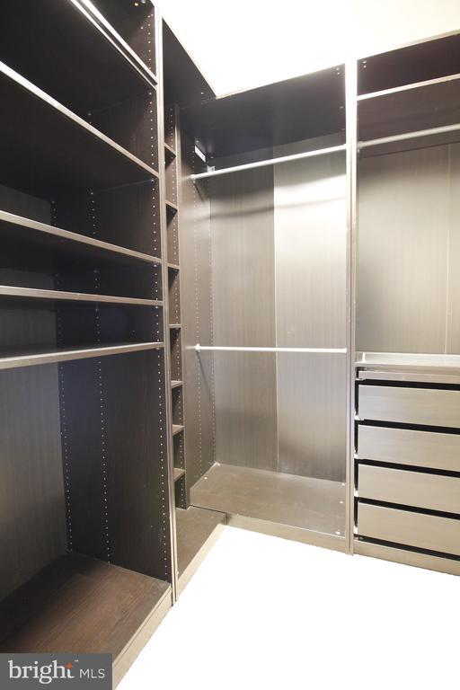  - spacious closet with elevator