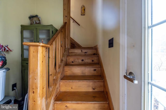 115 Page St E, Luray, VA 22835 - view of stairs