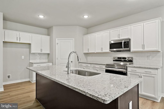 150 Holly Ct, Mineral, VA 23117 - kitchen featuring stainless steel appliances, a sink, white cabinetry, baseboards, and recessed lighting