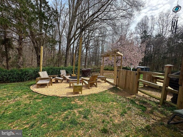 view of yard featuring a fire pit