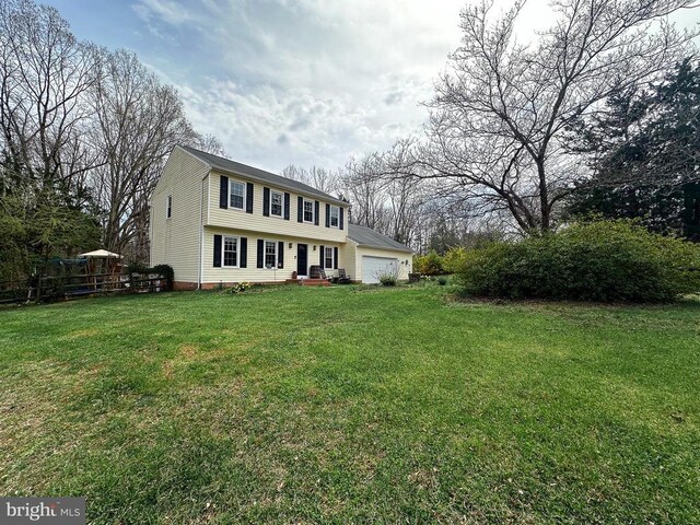 view of front of house featuring a garage and a front yard