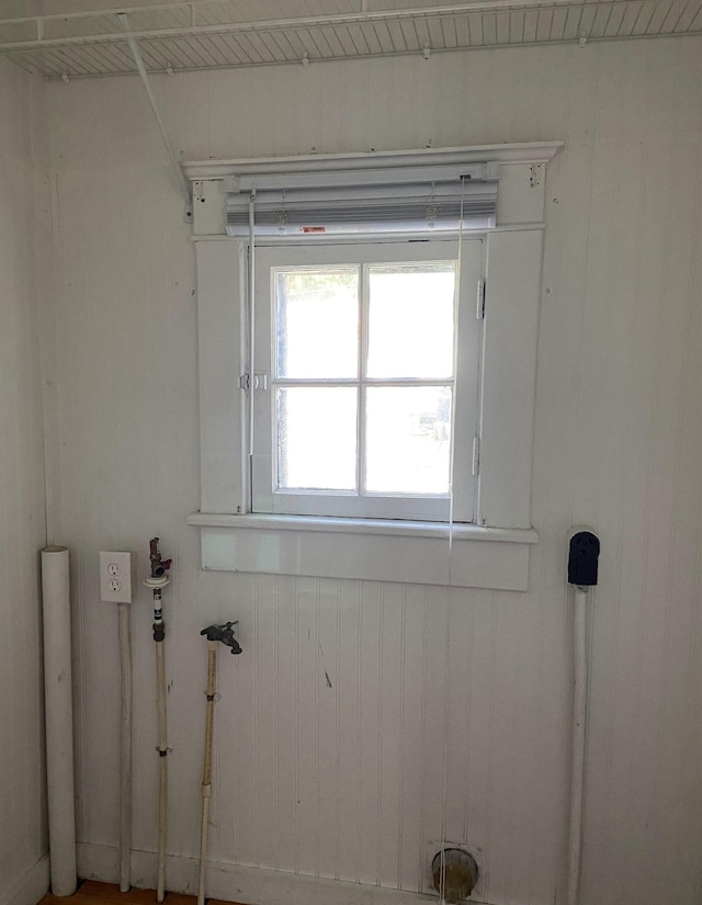 373 S Magnolia Ave S, Waynesboro, VA 22980 - laundry room with wooden walls