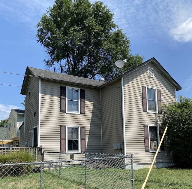 373 S Magnolia Ave S, Waynesboro, VA 22980 - view of front facade with a front yard and fence