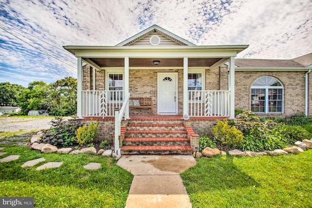 703 10th St, Shenandoah, VA 22849 - bungalow-style house with brick siding and a porch
