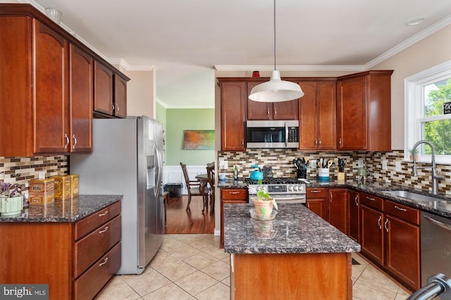 5930 Copper Mountain Dr W, Spotsylvania, VA 22553 - kitchen with stainless steel appliances, a sink, ornamental molding, dark stone counters, and a kitchen island