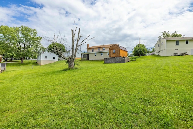816 Rutherford St, Staunton, VA 24401 - view of grassy yard with an outdoor structure