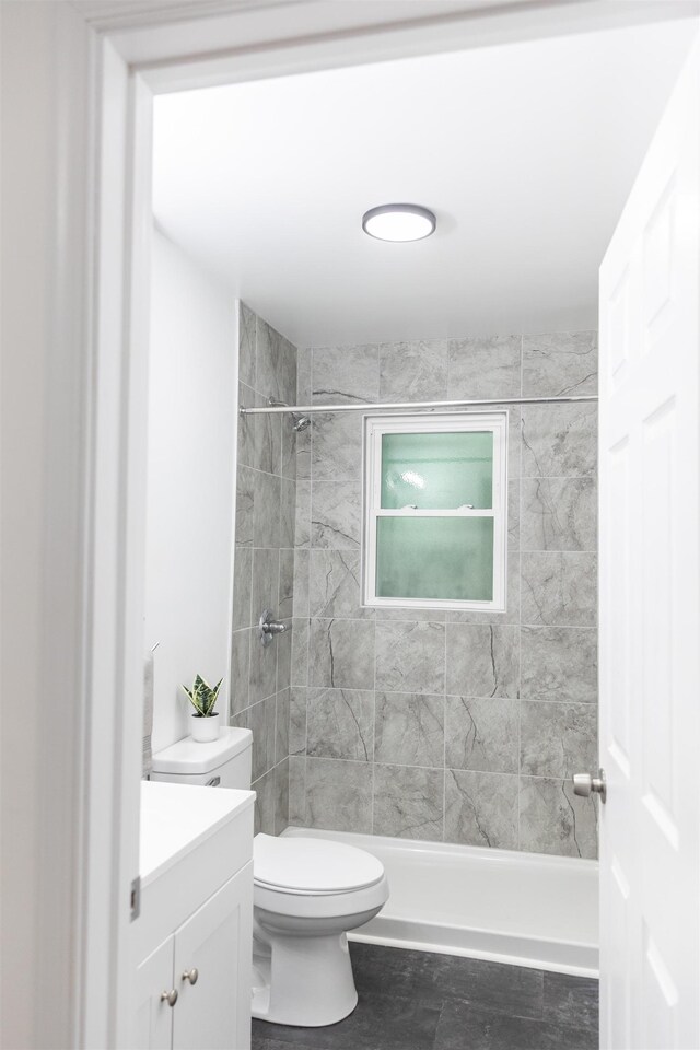 164 28th St E, Buena Vista, VA 24416 - bathroom featuring vanity and a tile shower