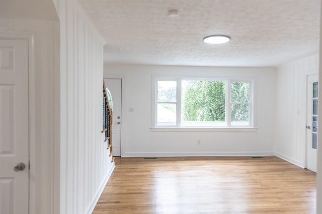 164 28th St E, Buena Vista, VA 24416 - foyer entrance featuring a textured ceiling and light wood-type flooring