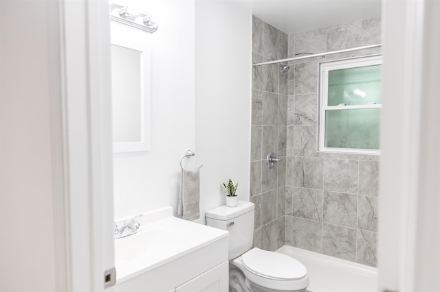 164 28th St E, Buena Vista, VA 24416 - bathroom featuring a tile shower and vanity