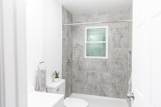 164 28th St E, Buena Vista, VA 24416 - full bathroom featuring vanity and tiled shower