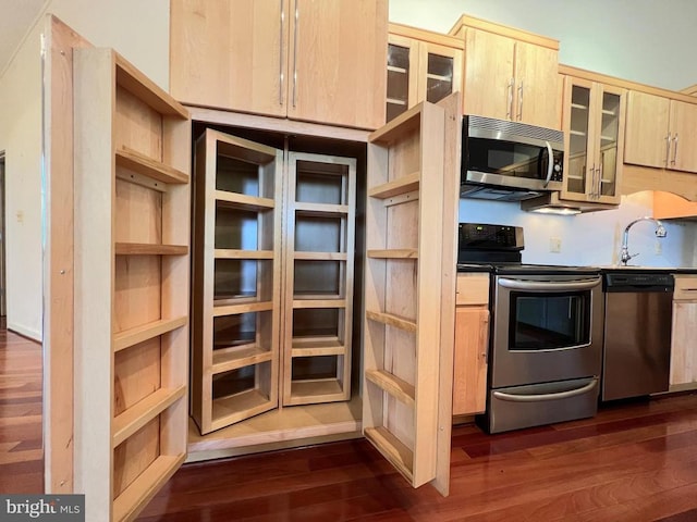 243 Aaron Mountain Rd, Castleton, VA 22716 - kitchen with appliances with stainless steel finishes, a sink, dark wood-type flooring, and light brown cabinetry