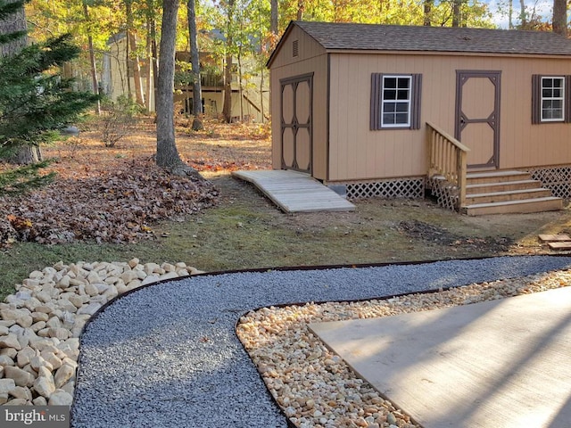 view of outdoor structure featuring entry steps and an outdoor structure
