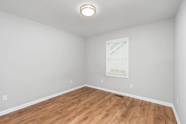 121 Lake View Cir, Waynesboro, VA 22980 - spare room with baseboards, visible vents, and wood finished floors