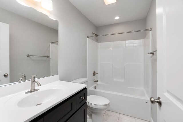 121 Lake View Cir, Waynesboro, VA 22980 - full bath featuring toilet, bathing tub / shower combination, vanity, and recessed lighting