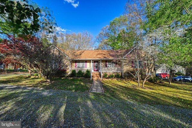 135 Bluewater Blvd S, Mineral, VA 23117 - ranch-style home with covered porch and a front lawn