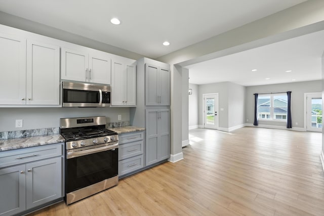 43 Mcilwee Ln, Staunton, VA 24401 - kitchen featuring stainless steel appliances, light wood-style flooring, open floor plan, gray cabinetry, and recessed lighting