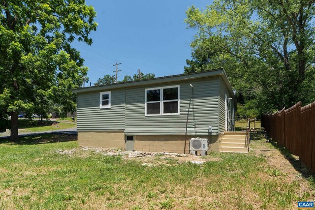 1805 Shenandoah Ave, Waynesboro, VA 22980 - rear view of property with crawl space