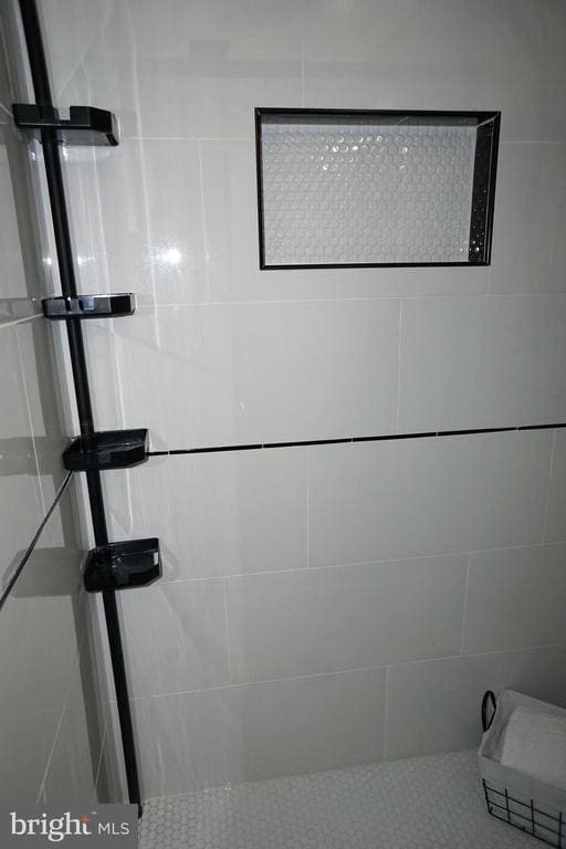 7435 Courthouse Rd, Spotsylvania, VA 22551 - bathroom with tiled shower