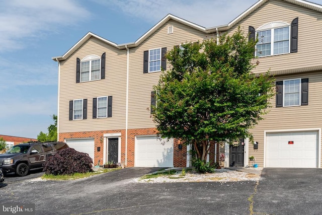 417 Maryland Ave, Shenandoah, VA 22849 - townhome / multi-family property featuring an attached garage, driveway, and brick siding