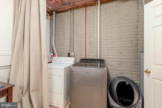 417 Maryland Ave, Shenandoah, VA 22849 - laundry room featuring washer and dryer