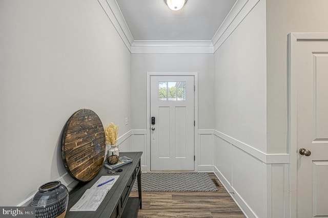 5220 Wyndemere Cir, Mineral, VA 23117 - entryway featuring dark wood-style floors, crown molding, a wainscoted wall, and a decorative wall