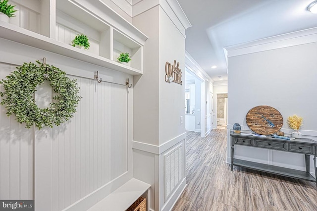 5220 Wyndemere Cir, Mineral, VA 23117 - mudroom with wood finished floors, baseboards, and recessed lighting