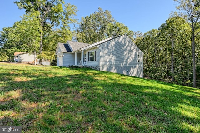 5220 Wyndemere Cir, Mineral, VA 23117 - view of front of home featuring an attached garage and a front yard