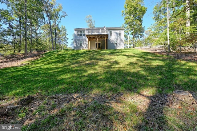5220 Wyndemere Cir, Mineral, VA 23117 - view of grassy yard with a deck