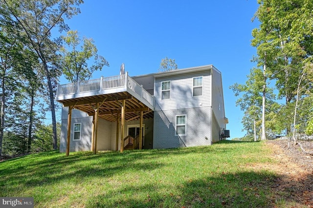 5220 Wyndemere Cir, Mineral, VA 23117 - rear view of property featuring a deck and a yard