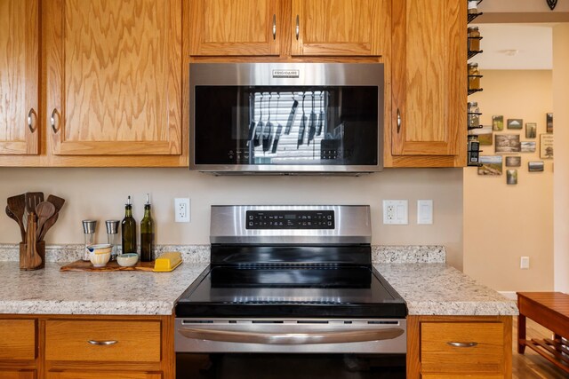 832 Grayson Ave, Waynesboro, VA 22980 - kitchen with stainless steel appliances