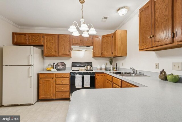 9839 Dominion Forest Cir, Fredericksburg, VA 22408 - kitchen featuring freestanding refrigerator, gas range oven, a sink, under cabinet range hood, and a chandelier
