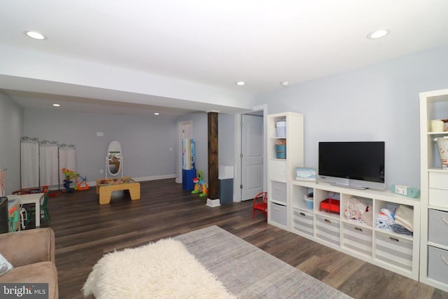 living room featuring wood finished floors and recessed lighting