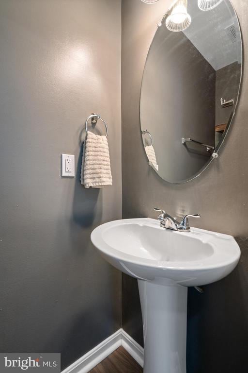 bathroom with a sink and baseboards