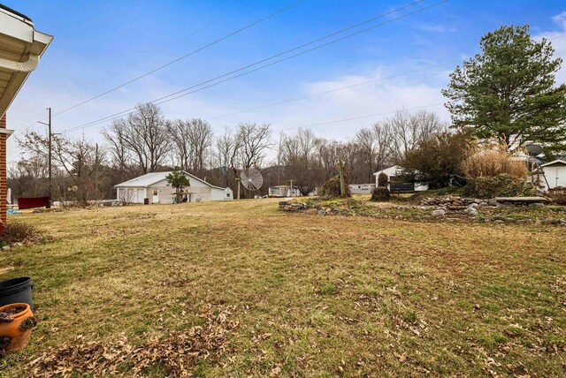 14335 S E Side Hwy, Grottoes, VA 24441 - view of yard