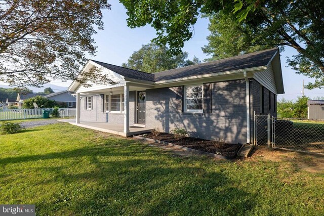 6 Charles St, Luray, VA 22835 - view of front of house with brick siding