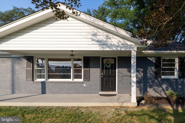 6 Charles St, Luray, VA 22835 - view of front of house with brick siding and a porch