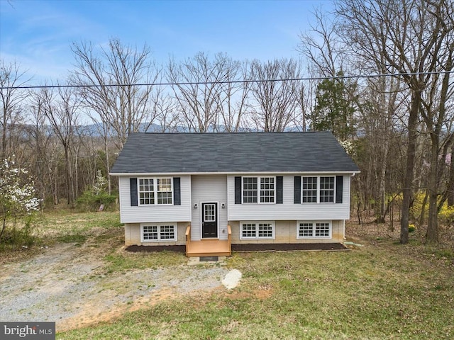 split foyer home featuring a front lawn