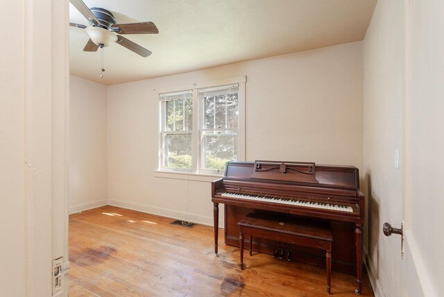 530 Water St W, Harrisonburg, VA 22801 - sitting room featuring wood finished floors, a ceiling fan, and baseboards