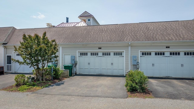 3277 Preston Shore Dr, Rockingham, VA 22801 - multi unit property featuring driveway, a garage, and roof with shingles